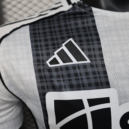 Newcastle Hjemme 25/26