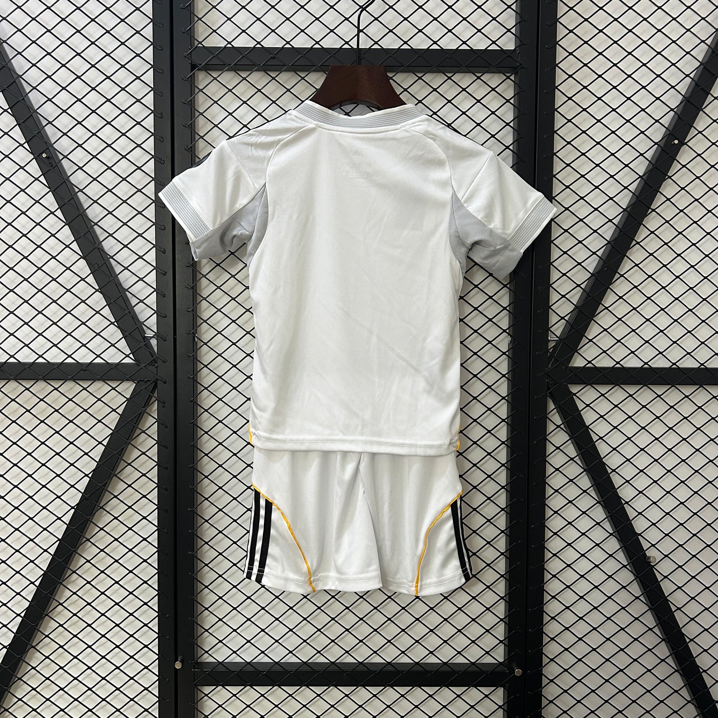 Real Madrid Hjemme Barn 25/26 inkl shorts/sokker