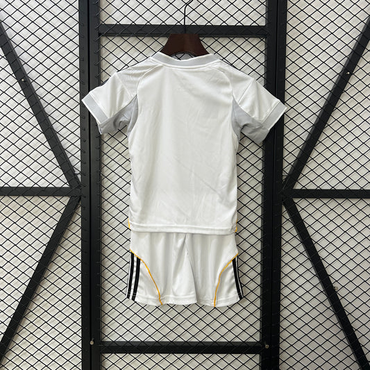 Real Madrid Hjemme Barn 25/26 inkl shorts/sokker