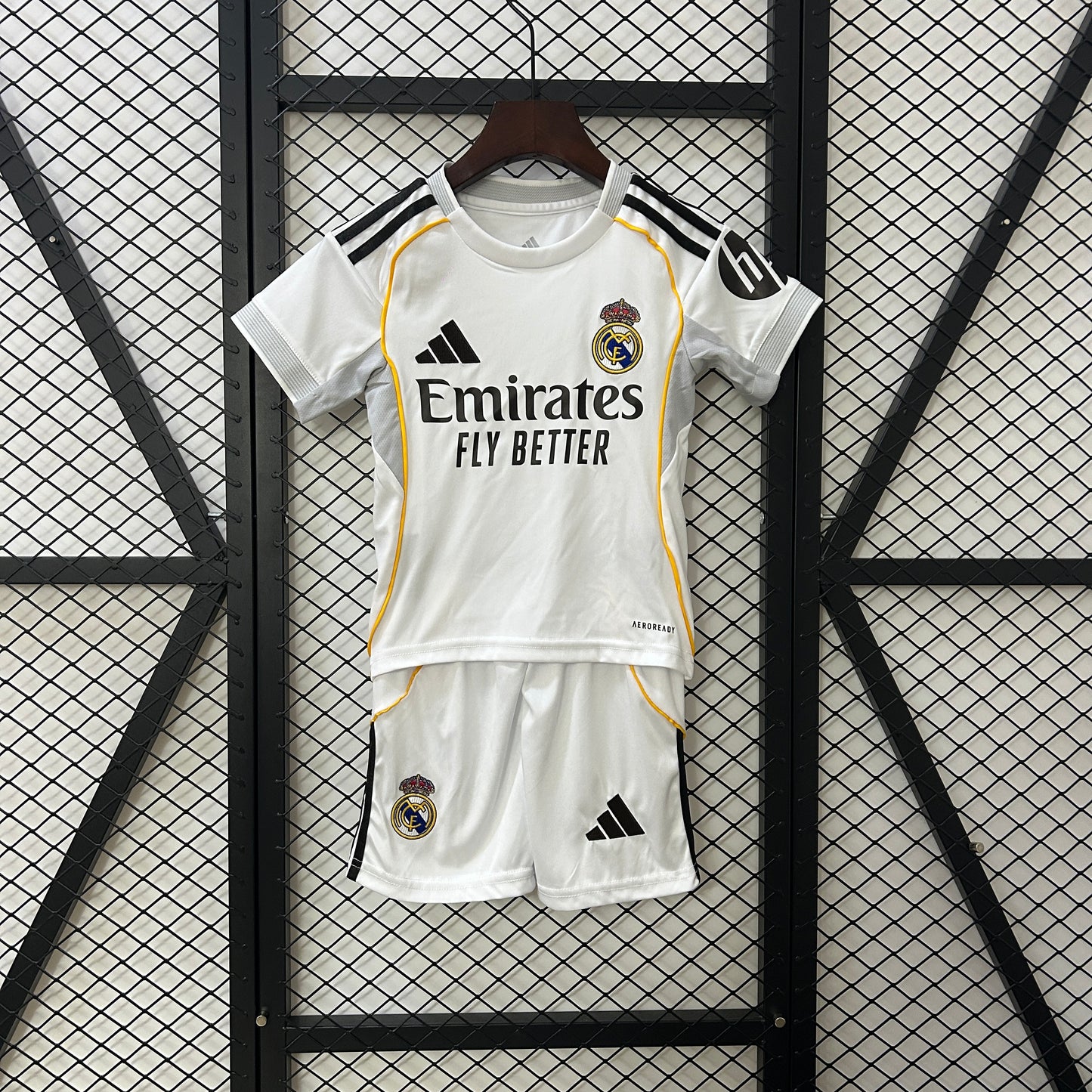 Real Madrid Hjemme Barn 25/26 inkl shorts/sokker